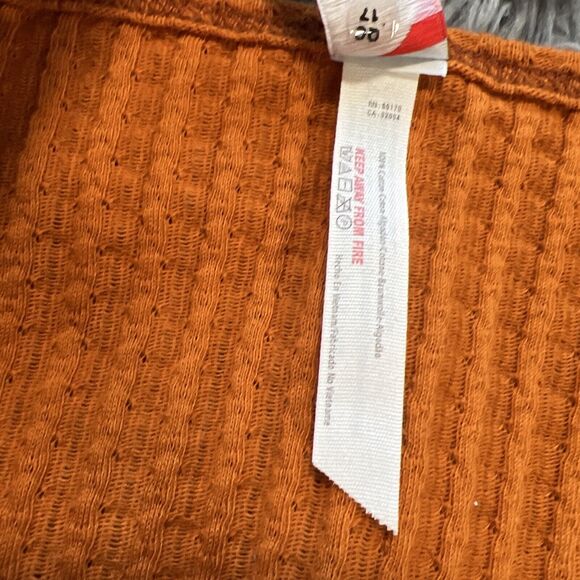 Free People Beach Burnt Orange Waffle Ribbed Knit 3/4 Sleeve Top Medium V Neck - Picture 3 of 9